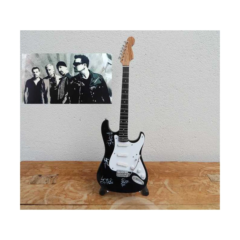 Fender Stratocaster van U2 gesigneerd Tribute