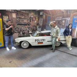 Vintage Car klassieke auto Politie  Chevrolet met frictiemotor (Ichiko '60) met bijbehorende figuur