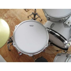 EXCLUSIEF drumstel Tama White  ACDC  Zeer gedetailleerd model -LUXE model -