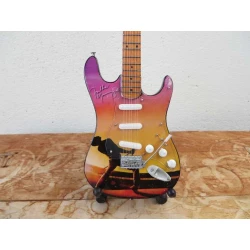 Miniatuur gitaar Fender Stratocaster QUEEN - Freddie Mercury Tribute - signed -