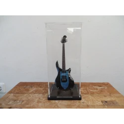 Glasglocke/Vitrine aus Plexiglas, unter anderem für Miniaturgitarren