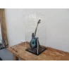 Glasglocke/Vitrine aus Plexiglas, unter anderem für Miniaturgitarren